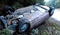 Шофьорка обърна колата си по таван по пътя за Червена вода
