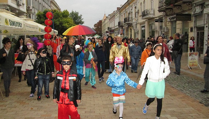 XIII издание на карнавала събра стотици жители и гости на града от различни възрасти