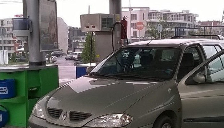 В документите на колата пише, че бутилката е с вместимост 42 литра