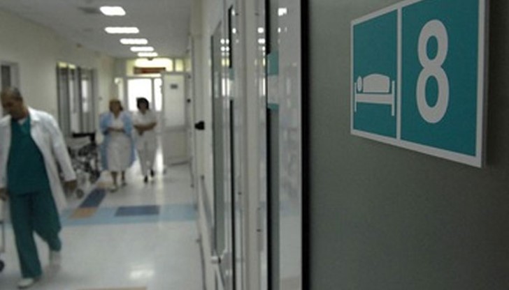 Преди 2 години, след отчаяни опити да спаси сина си от наркотиците, и седмица след като Емил сключил брак с приятелката си, докторът се застрелял с ловната си пушка Преди 2 години, след отчаяни опити да спаси сина си от наркотиците, и седмица след като Емил сключил брак с приятелката си, докторът се застрелял с ловната си пушка