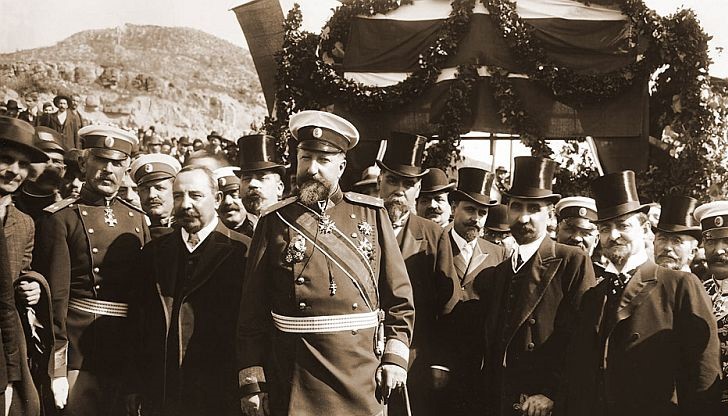 На 21 септември на русенското пристанище акостира корабът „Крум“ с княз Фердинанд