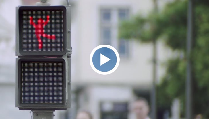 Заради атракцията на танцуващото човече, хората, които са спрели на светофара и изчакали зелената светлина са били с 81% повече от обичаното