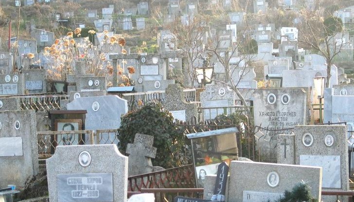 Вандали оскверниха гробове в Русе