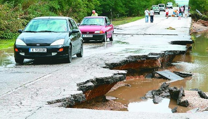 Напълно е скъсан пътят за село Брод Напълно е скъсан пътят за село Брод