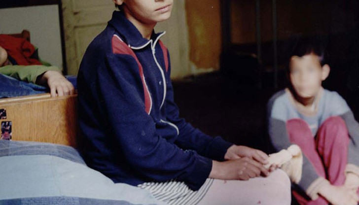 Междувременно президентът Росен Плевнелиев потвърди, че до 2025 г. всички институции за деца, лишени от родителски грижи, ще бъдат закрити