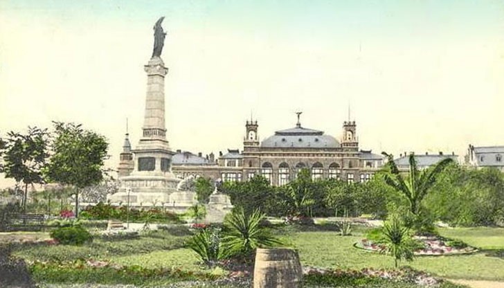 Снимка от 20- те години на миналия век. В градската градина на Русе са засадени екзотични декоративни дървета