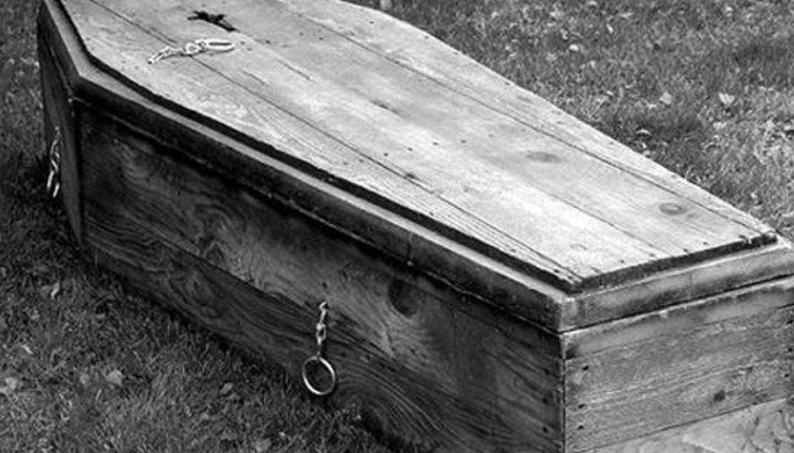 През последните дни жената е лекувана в частна клиника в Солун