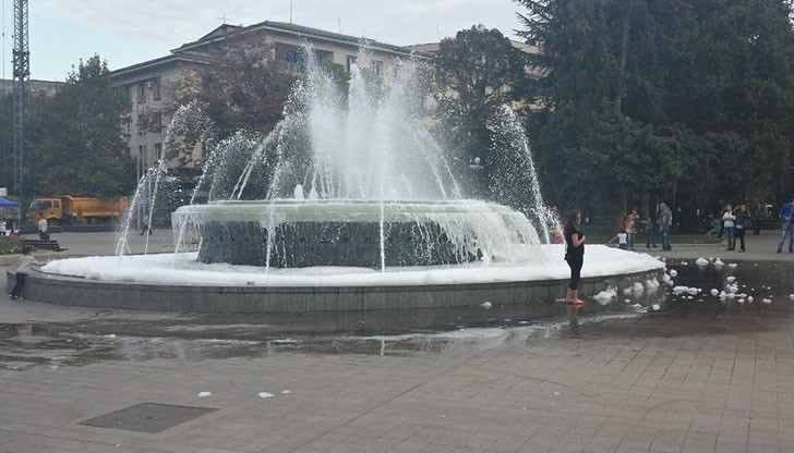 Ето какво се получава, когато някой идиот излее бутилка веро в шадравана...