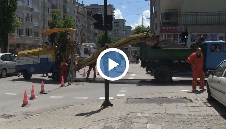 По улиците на Русе са положени над 6 хиляди тона плътен асфалт