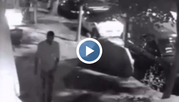 Следователите подозират, че мъжете може да са „работили“ заедно