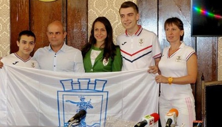 Русе посрещна младежите олимпийци от Китай Русе посрещна младежите олимпийци от Китай