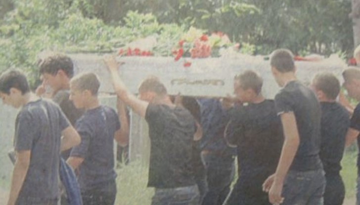 Погребаха убития в кв. "Левски" боксьор Евгени