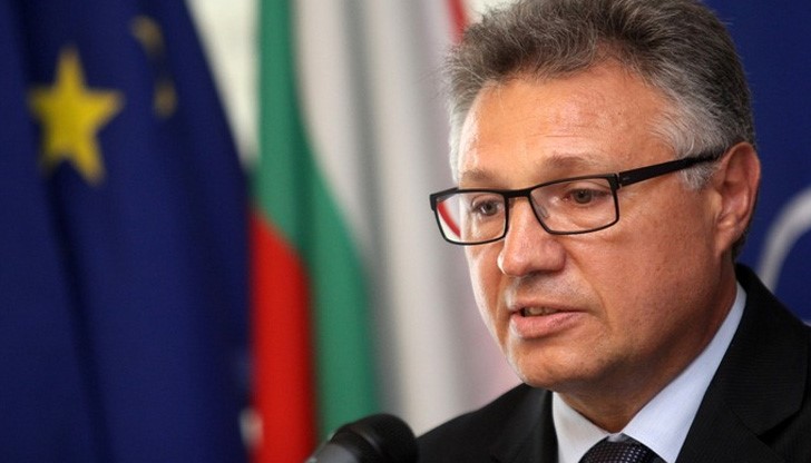 Шаламанов е категоричен, че България не е част от т.нар. коалиция на желаещите, във войната срещу Ислямска държава в Ирак. Шаламанов е категоричен, че България не е част от т.нар. коалиция на желаещите, във войната срещу Ислямска държава в Ирак.