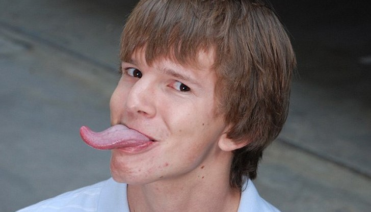 Ник Щоербел има най-дългият език в света Ник Щоербел има най-дългият език в света