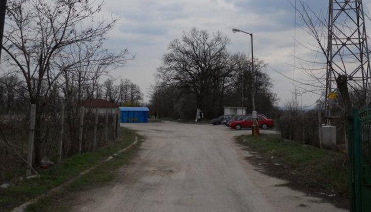 До нея е лежал, също с прободни рани, 32-годишен мъж