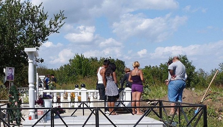 Много често в гробниците се оставят злато и пари, които са примамливи за крадците Много често в гробниците се оставят злато и пари, които са примамливи за крадците