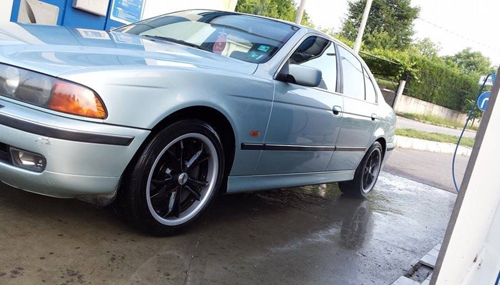 Днес около 7 часа сутринта в кв. "Възраждане" е откраднато БМВ Днес около 7 часа сутринта в кв. "Възраждане" е откраднато БМВ