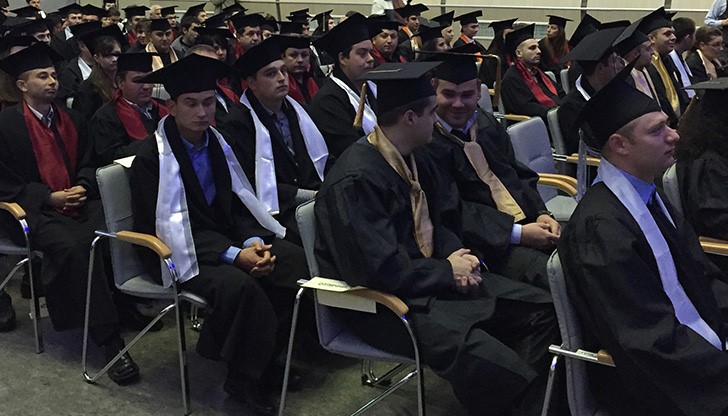 Зам. ректорът проф. Илиев отбеляза, че успешно завършилите бакалавърски и магистърски програми студенти са общо 1049 Зам. ректорът проф. Илиев отбеляза, че успешно завършилите бакалавърски и магистърски програми студенти са общо 1049