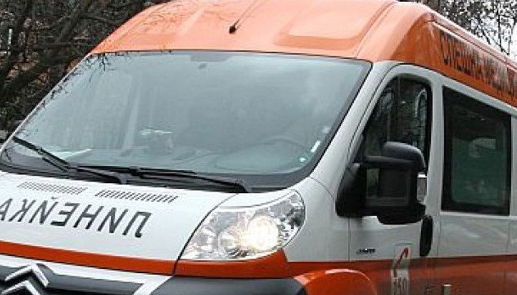 В резултат на удара с разкъсно-контузна рана на главата и охлузвания по челото е пострадал велосипедистът