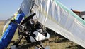 Делтапланер се блъсна в балон, пилотът е в болница