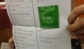 Бюлетина със залепен презерватив и надпис: "Не се размножавайте повече"