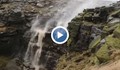 Вижте уникален водопад, който тече нагоре
