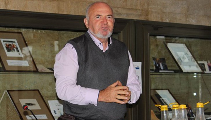 През 2015 г. Регионална библиотека "Любен Каравелов" – Русе и Емил Елмазов ще предложат нови срещи