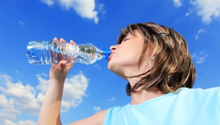 В наскоро публикуваната си книга “Диетата с вода” Сорентино описва как и в какво количество пиенето на H2O стимулира метаболизма