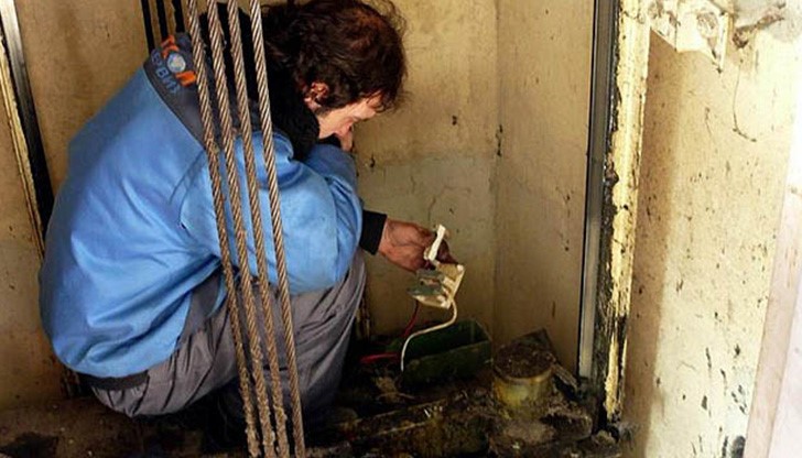 Произшествието е обезопасено и е изчакано до пристигането на асансьорен техник Произшествието е обезопасено и е изчакано до пристигането на асансьорен техник