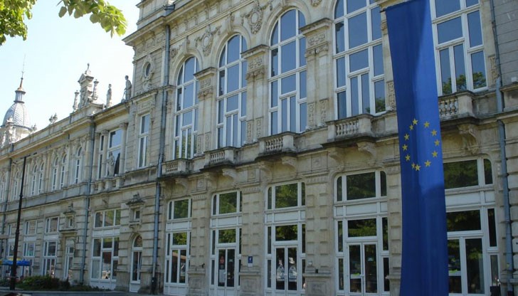 Орлин Дяков представи програмата на Драматичния театър „Сава Огнянов“ за месец октомври Орлин Дяков представи програмата на Драматичния театър „Сава Огнянов“ за месец октомври