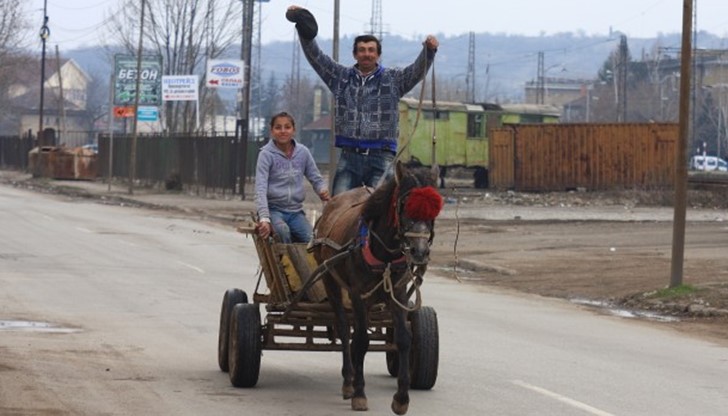 Каруцар се движи по главния булевард “Трети март” в Монтана Каруцар се движи по главния булевард “Трети март” в Монтана