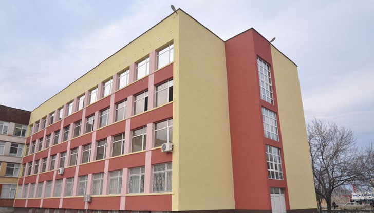 Не е ли редно децата ни да са с ризи с дълъг ръкав, щом ще се учим да сме Европейци? Не е ли редно децата ни да са с ризи с дълъг ръкав, щом ще се учим да сме Европейци?