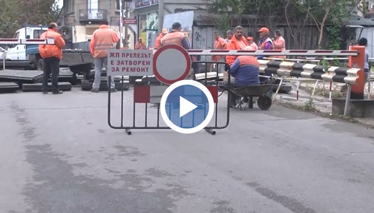 Ремонтът на ЖП прелеза се налага, заради слягане на терена вследствие на автомобилния трафик и дъждовете