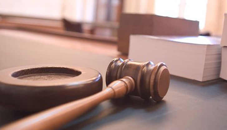 Проститутка е глобена с 10 000 лева, като наказанието е потвърдено от Районния съд, пред който тя го обжалвала Проститутка е глобена с 10 000 лева, като наказанието е потвърдено от Районния съд, пред който тя го обжалвала