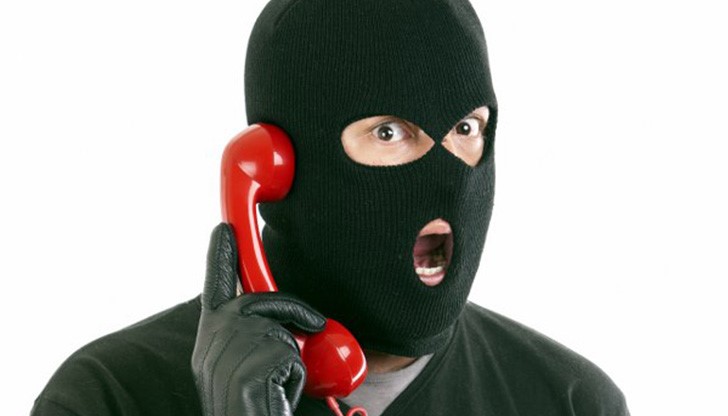 Лекарят щял да постави пет златни пирона, които ще струват 5000 лева. Лекарят щял да постави пет златни пирона, които ще струват 5000 лева.