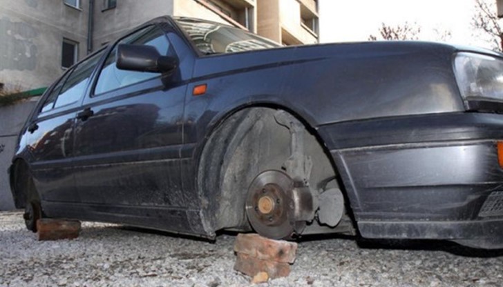 Според заявителя нанесените щети са на стойност около 700 лева Според заявителя нанесените щети са на стойност около 700 лева