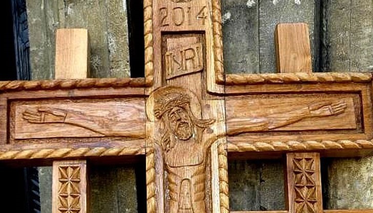 Кръст от дърворезба, получи катедралния храм „Св. Троица“ в Русе