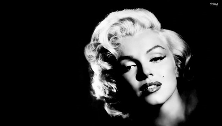 Зрителите, закупили днес билети на стойност 12 лева, ще получат заедно със своя билет и тениска-сувенир Зрителите, закупили днес билети на стойност 12 лева, ще получат заедно със своя билет и тениска-сувенир