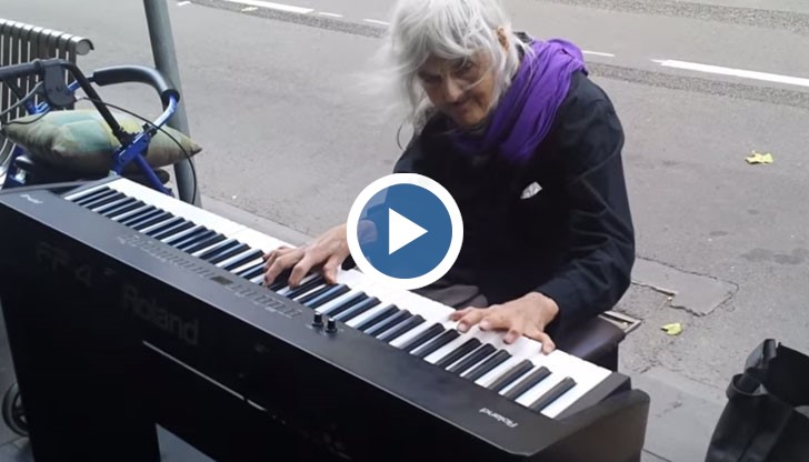 Видео със старата дама, свиреща на синтезатор, събра за нула време над 2 млн. посещения
