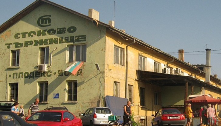 Заформила се е люта съдебна битка между Павел Велков, собственик на "Плодекс" и шефа на транжорна "Иво" - Иво Симеонов.