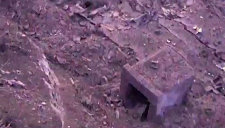 По инструкция взривателят на мините се отделя с дървен чук, но с железен обаче било по-лесно