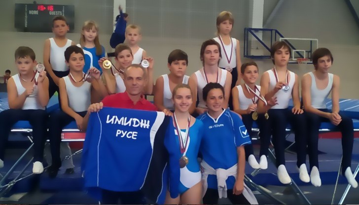 Русенци се представиха с 14 състезатели във всички възрастови групи на батут