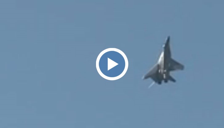 Ген.-майор Румен Радев показа изключително сложната фигура "Кобра", пилотирайки изтребителя МиГ–29.