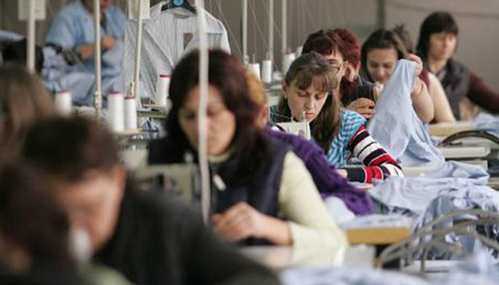 Средната заплата в текстилната промишленост е около 500 лв., а работата е тежка, но и кадри няма, въпреки безработицата