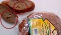 Клиентка се натъкна на гнусна находка в хляб с надпис "Нова рецепта"