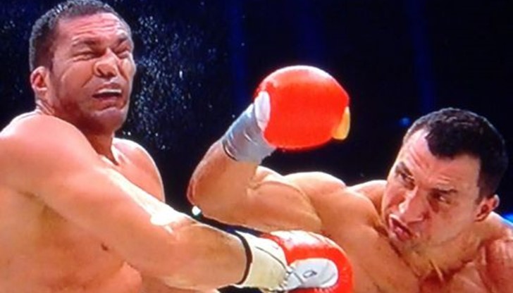 Кличко спечели мача с удар с лакът срещу Кубрат Пулев! Кличко спечели мача с удар с лакът срещу Кубрат Пулев!