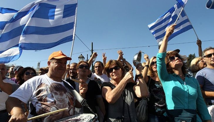 Днешната стачка е в знак на протест срещу мерките за икономии, наложени в рамките на спасителното споразумение на Гърция с международните кредитори