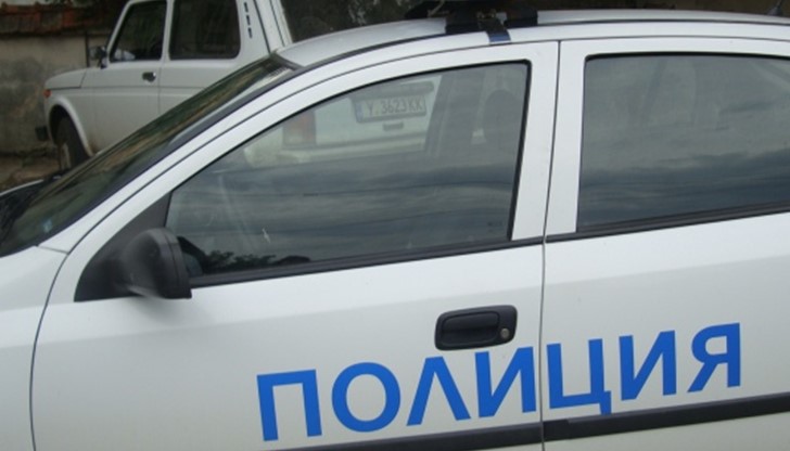 "Пежо 407" с русенски регистрационен номер не пропуска движещата се по път с предимство 46–годишна велосипедистка от гр. Сливо поле, която се блъска в автомобила "Пежо 407" с русенски регистрационен номер не пропуска движещата се по път с предимство 46–годишна велосипедистка от гр. Сливо поле, която се блъска в автомобила