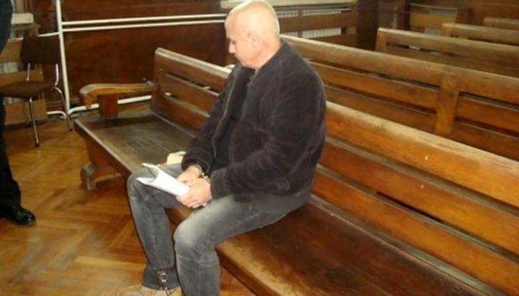 Единствено съпругът на Мелиса и основен обвиняем за убийството й, Тодор Маринов се яви в съдебната зала днес, а укривателят му Владимир Иванов бе обявен за издирване. Единствено съпругът на Мелиса и основен обвиняем за убийството й, Тодор Маринов се яви в съдебната зала днес, а укривателят му Владимир Иванов бе обявен за издирване.