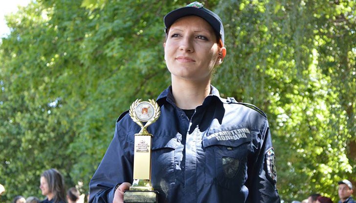 Диана Шаханова в момента служи в редижците на Второ Районно Управление в Русе